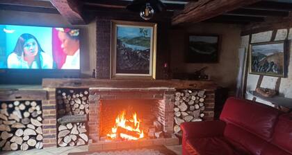 Fermette de l'an 1819 pour 14 personnes , Ă 250 m de lĂ forĂȘt Ardennaise.