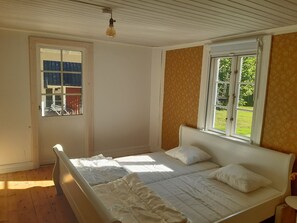 3 makuuhuonetta, vauvan matkasänky, Wi-Fi, vuodevaatteet