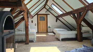 4 bedrooms, free WiFi, bed sheets