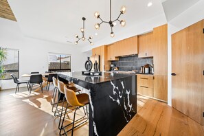 Private kitchen - Modern Naples Home (Long Beach)