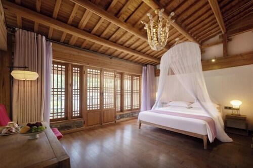 Xiaoqi · Elysian · Moonview Resort Homestay (Wuyuan Branch)