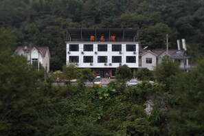 A multi-story building with a flat roof, surrounded by greenery. - Ningguo Julongwan Farmstay (Ningguo)