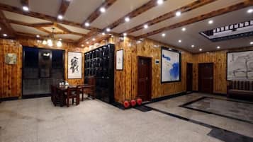 Lobby lounge