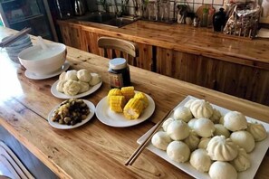 Dining - Meet Cat Inn (Zhangjiajie)