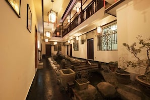 Interior - Zhen'Gan Club (Fenghuang County)