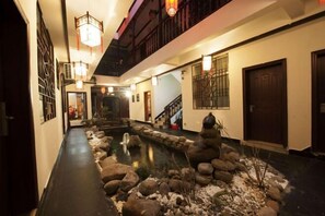 Interior - Zhen'Gan Club (Fenghuang County)