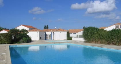 Charming Vendean Maisonette with Private Pool, Near Beach and Shops