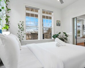 4 bedrooms, desk, iron/ironing board, free WiFi