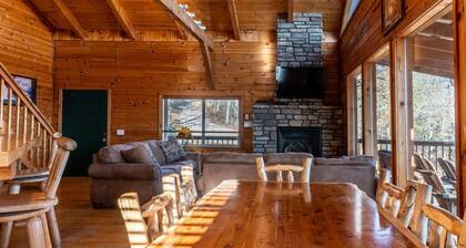 Compton Mountain Cabin w/ Big Mountain Views