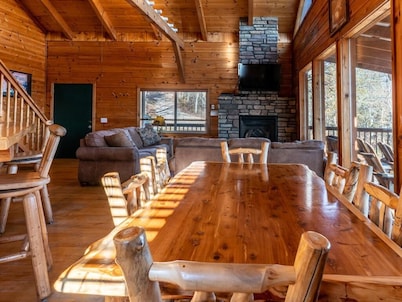 Compton Mountain Cabin w/ Big Mountain Views