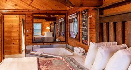Mountain Ecstasy - Romantic Cabin w/ Beautiful View