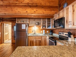 ثلاجة، ميكروويف، فرن، موقد طهي مسطح