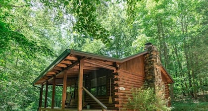 Valley Dream Cabin - A Romantic Couples Cabin w/ Jacuzzi