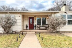 Exterior - LARGE, beautiful 3bd/2ba 15 min from ft hood (Copperas Cove)