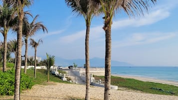 Privatstrand, weißer Sandstrand