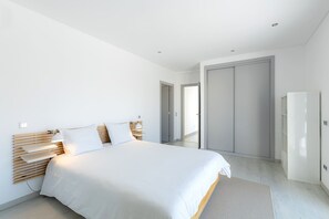4 bedrooms, iron/ironing board, free WiFi, bed sheets - Beautiful new home with pool and air con nestled in Galé (Albufeira)