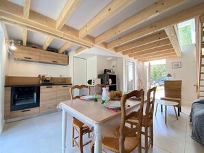 Dining - Cozy House with Private Garden and Parking - Quiet Area Near La Baule, Sleeps 4 (La Baule)