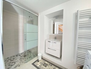 Hair dryer - Cozy House with Private Garden and Parking - Quiet Area Near La Baule, Sleeps 4 (La Baule)