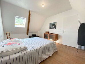 1 bedroom, WiFi - Cozy House with Private Garden and Parking - Quiet Area Near La Baule, Sleeps 4 (La Baule)
