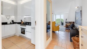 Kaffetrakter/tekoker, kjøleskap, mikrobølgeovn og ovn