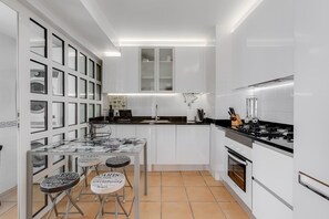 Fridge, microwave, oven, stovetop
