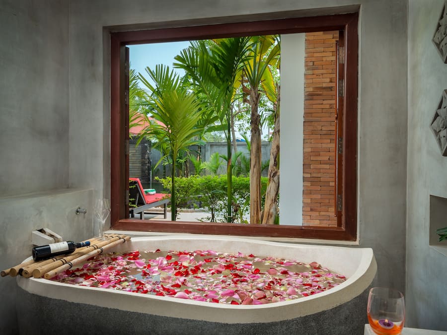 Suite Room Pool View | Bathroom | Separate tub and shower, deep soaking tub, rainfall showerhead