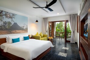 Chambre Double « Premier », 1 très grand lit, vue piscine