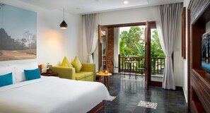 Habitación Premier doble, 1 cama de matrimonio grande, vistas a la piscina | Minibar, escritorio, espacio para trabajar con un portátil