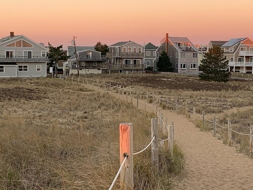 Plum Island place 5 minute walk to beach 9 minute walk to point 