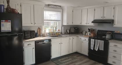 Plum Island place 5 minute walk to beach 9 minute walk to point