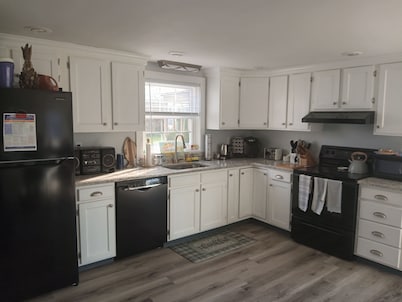 Plum Island place 5 minute walk to beach 9 minute walk to point 