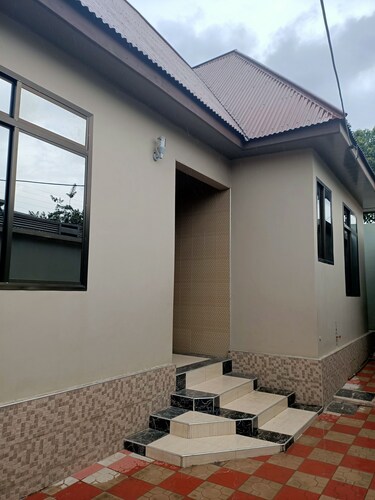 Close to Nyamhongolo Bus stand. 2 bedrooms