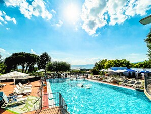 Pool - Enjoy the sunset on your own plot with a large garden (Bardolino)
