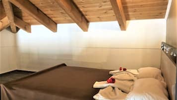 3 slaapkamers, een strijkplank/strijkijzer, reisbedje, gratis wifi