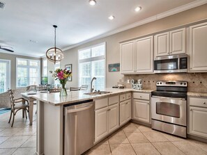 Fridge, microwave, oven, stovetop - Seagrove just steps from beach, pool and tennis, 3 Bikes Included `Luce Del Sol` (Santa Rosa Beach)