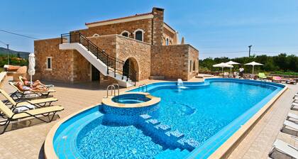 Ιndependent stone 1 bedroom apartment with attic.