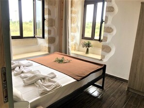 2 bedrooms, travel cot, free WiFi, bed sheets