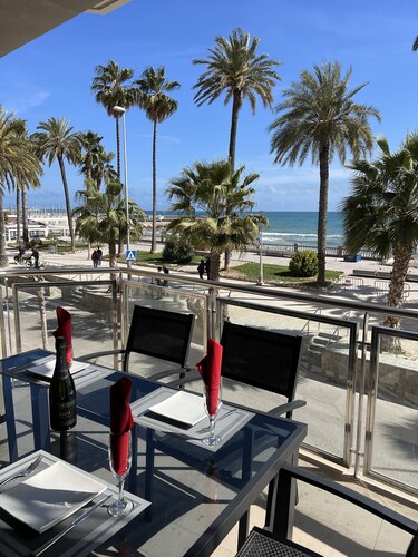 Spacious seafront apartment in the heart of Sitges
