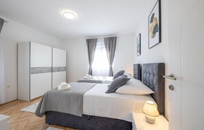 6 Schlafzimmer, Reisekinderbett, kostenloses WLAN, Bettwäsche