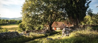 Cozy home in Neoric with WiFi