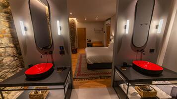 Buồng tắm vòi sen, đồ dùng nhà tắm miễn phí, máy sấy tóc