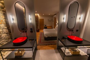 Dusche, kostenlose Toilettenartikel, Haartrockner, Hausschuhe