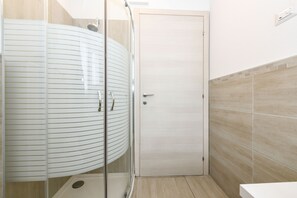 Shower, hair dryer, bidet, towels - Borgo Gasparina A28 (Castelnuovo del Garda)