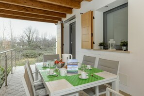 Outdoor dining - Borgo Gasparina A28 (Castelnuovo del Garda)