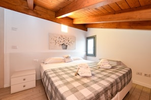 3 bedrooms, iron/ironing board, free WiFi, bed sheets - Borgo Gasparina A28 (Castelnuovo del Garda)