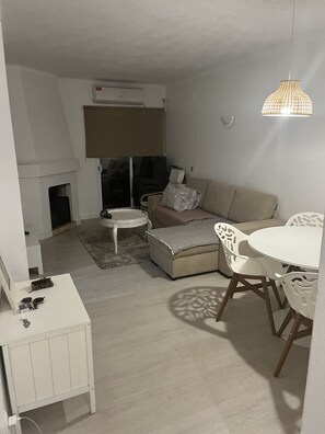 TV - Apartment center Albufeira (Albufeira)