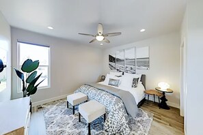 4 bedrooms, free WiFi, bed sheets - Newport Oceanview House w/ Rooftop Decks (Grover Beach)