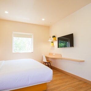 Executive Double Room | In-room safe, desk, laptop workspace, soundproofing - Bloom Hotel Koramangala (Bengaluru)