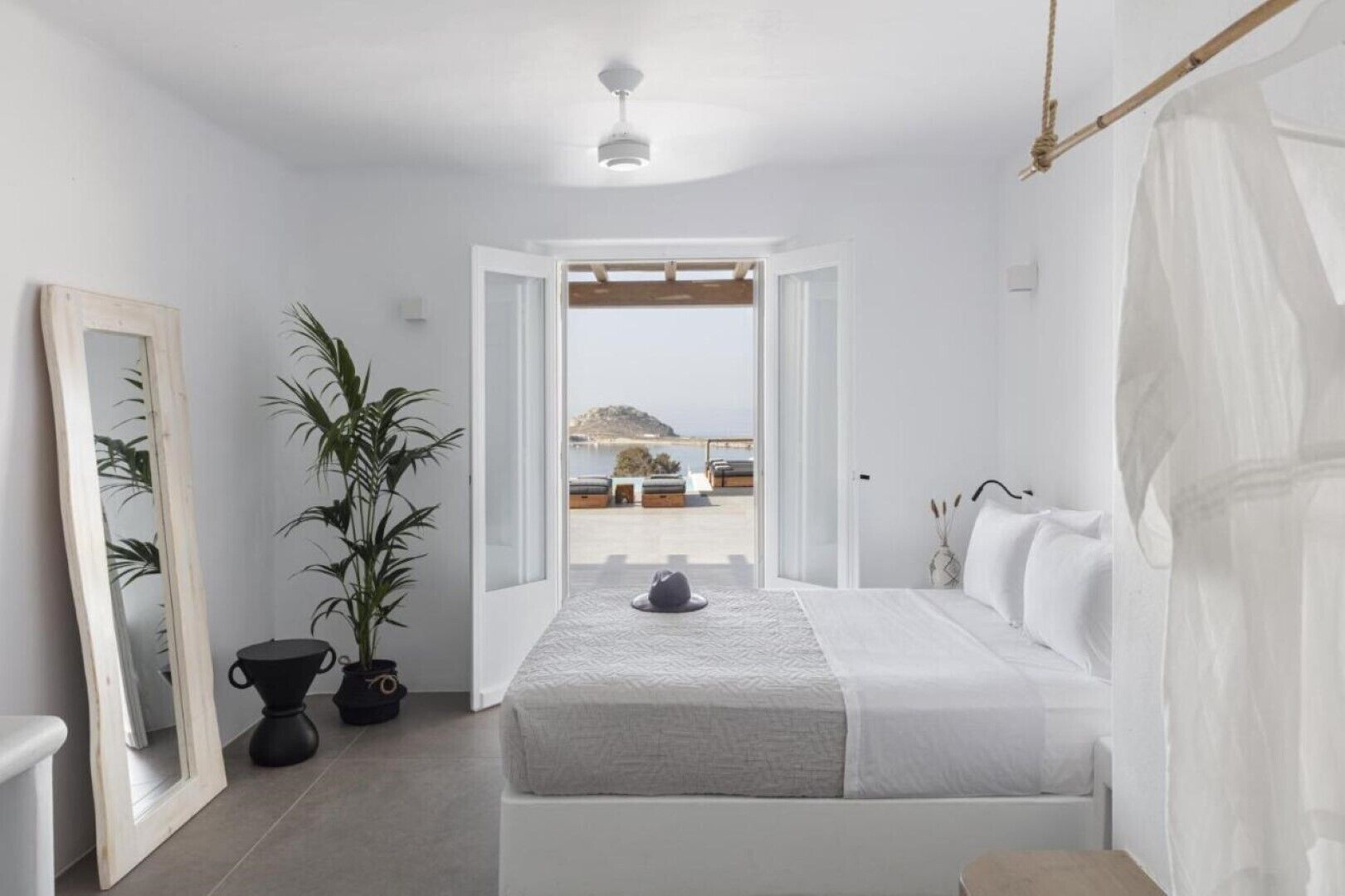 6 bedrooms, in-room safe, iron/ironing board, travel crib