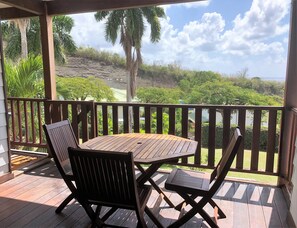 Outdoor dining - Comfortable apartment 2 minutes from the beach (Le Diamant)